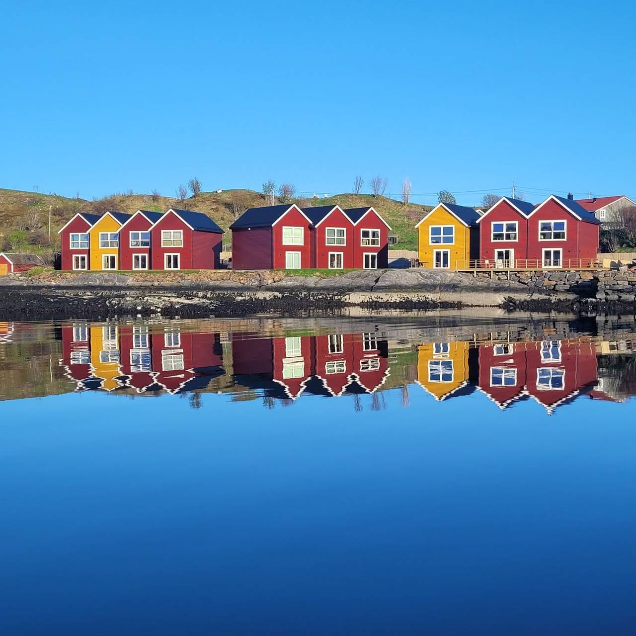 Ikon for Helt ny Rorbu til leie i Bud havn-idyllisk beliggenhet-helt nede ved sjøkanten!